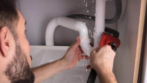 COMMON-PLUMBING-EMERGENCIES-AND-WHAT-YOU-SHOULD-DO-IN-ONE